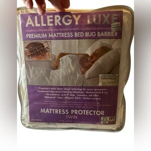 White Mattress Cover for Bed Bug Protection-twin size